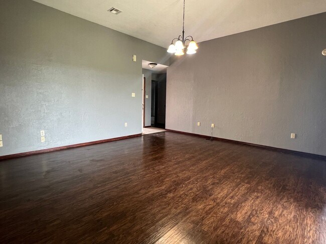 Building Photo - 4016 SW Mesquite Dr