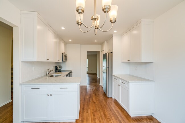 Foto del edificio - 122 Woodlake Dr W