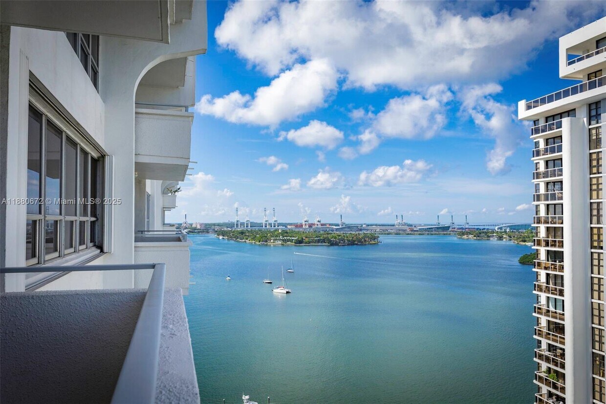 Foto principal - 11 Island Ave