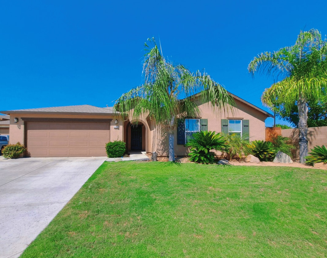 Primary Photo - Stunning and Spacious - Don't Miss This Rental Home!