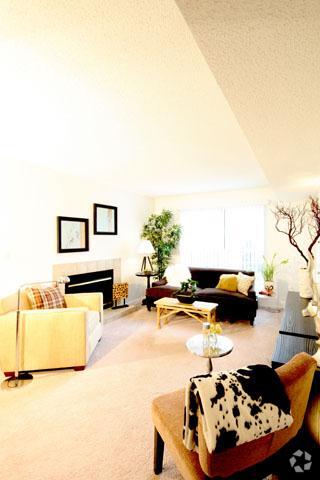 Living Room - Briar Cove Apartments