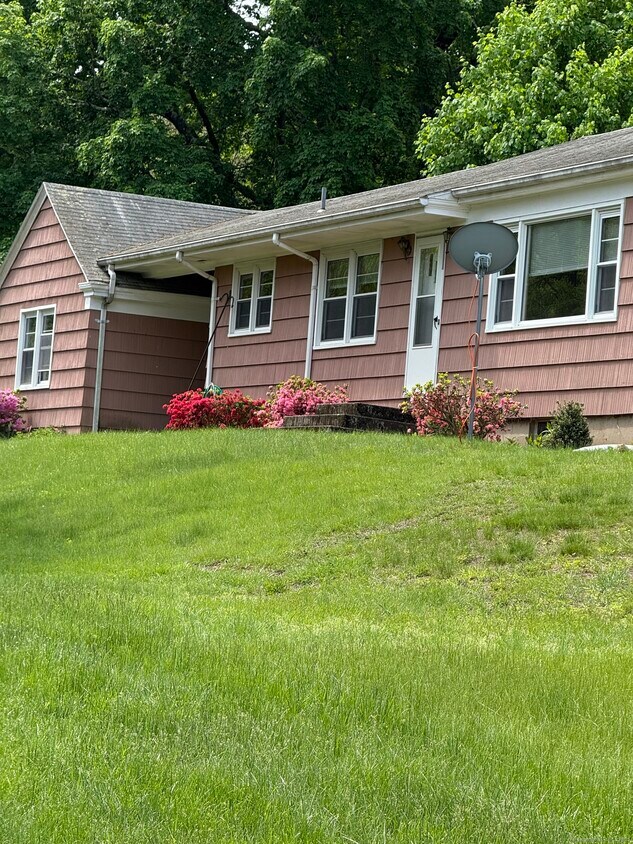 Primary Photo - 31 Benham Ave
