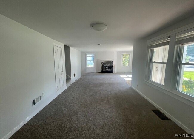 Foto del edificio - 4289 Harris Hill Rd