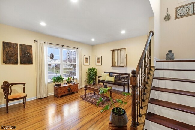 Foto del edificio - 70 Alvin Sloan Ave