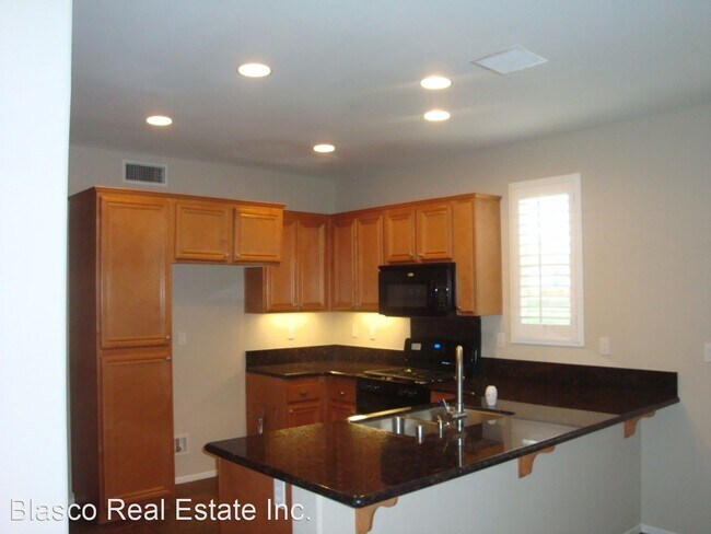 Building Photo - 2 br, 2.5 bath House - 8055 Pueblo Place #112