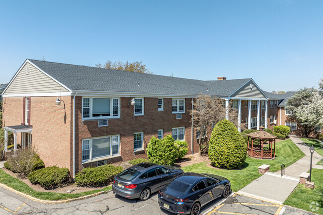 Building Photo - Williamsburg South Condominiums