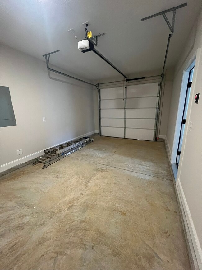 Building Photo - 102 Bennett St