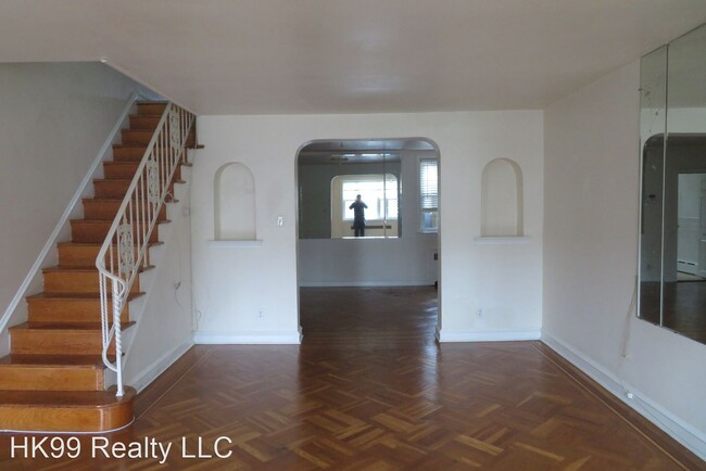 Building Photo - 3 br, 1.5 bath House - 3124 Longshore Ave.