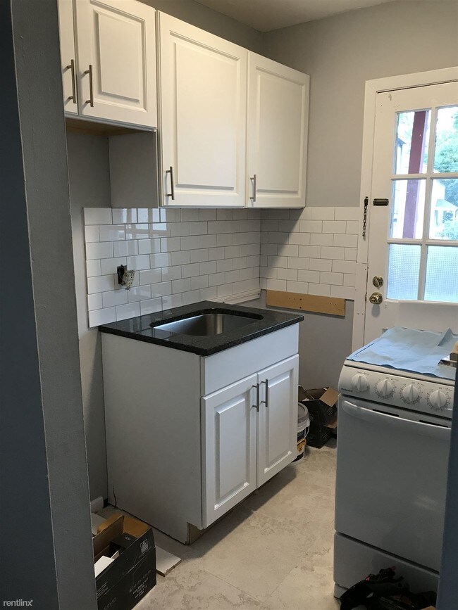 Building Photo - Studio, 1 bath Apartment - Kolich Manor