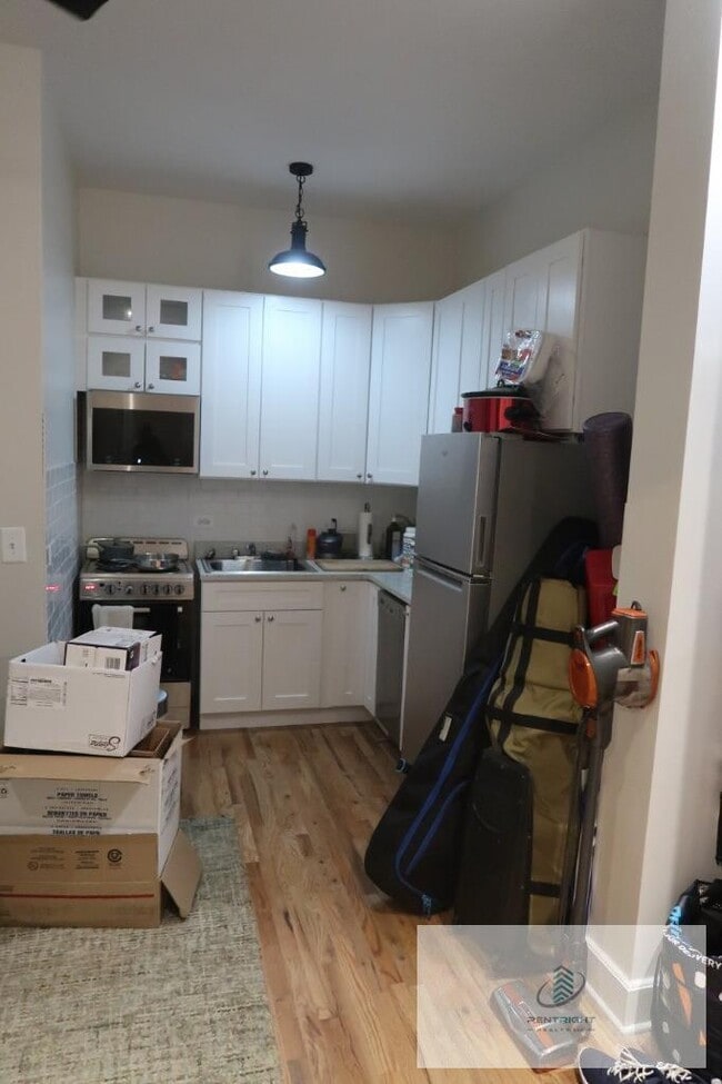 Building Photo - 4526 N Sheridan Rd