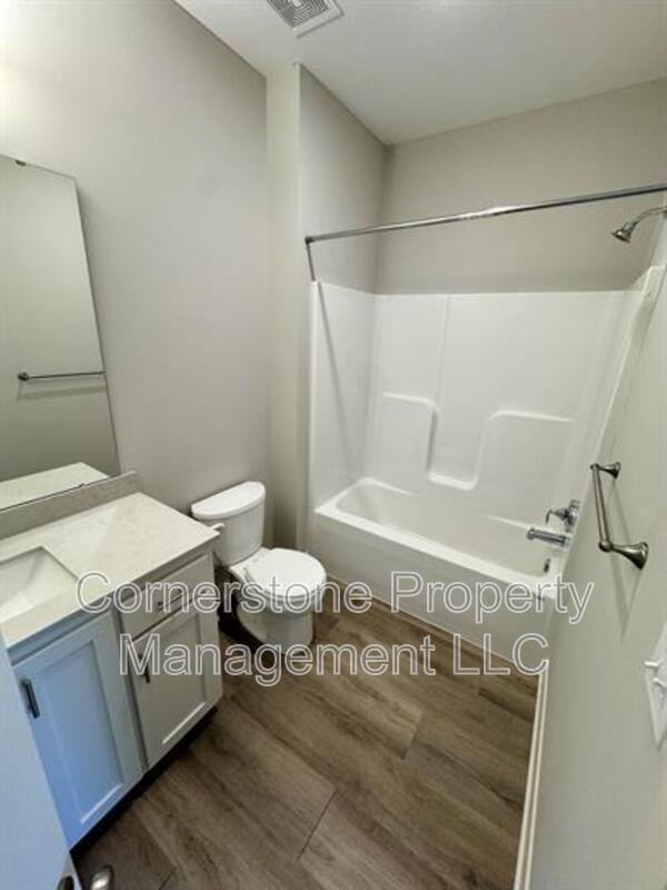 Foto del edificio - 8687 Golden Ln