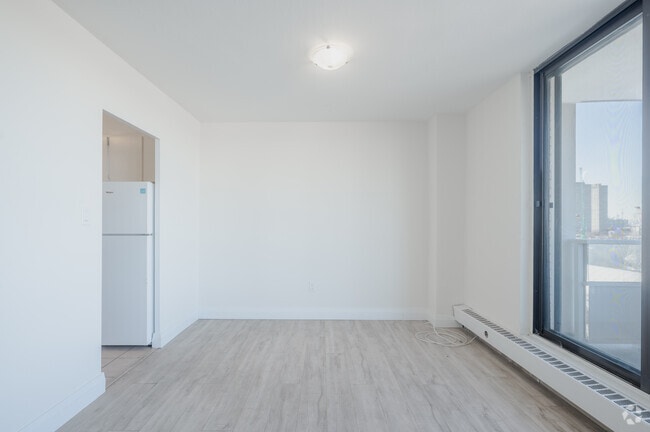 1BR, 1BA - 716SF - Dining Room - 7 St. Dennis