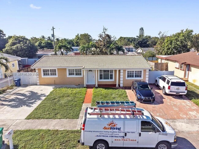 Foto del edificio - 17200 NW 51st Pl