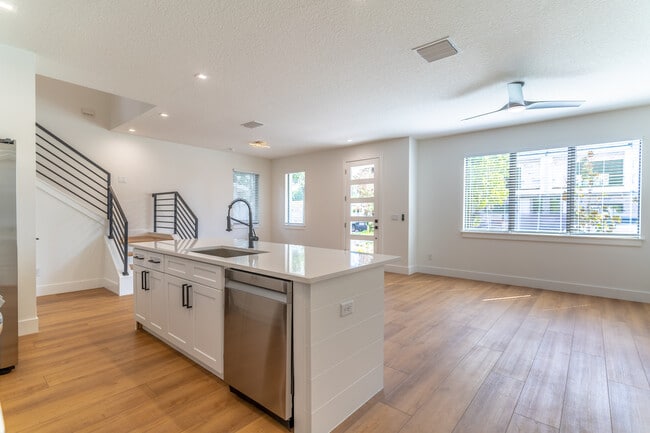 Photo - 63 W Harding St House