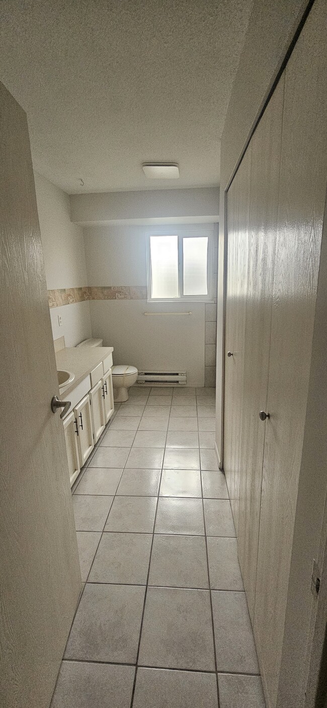 Photo du bâtiment - 1713 156 St