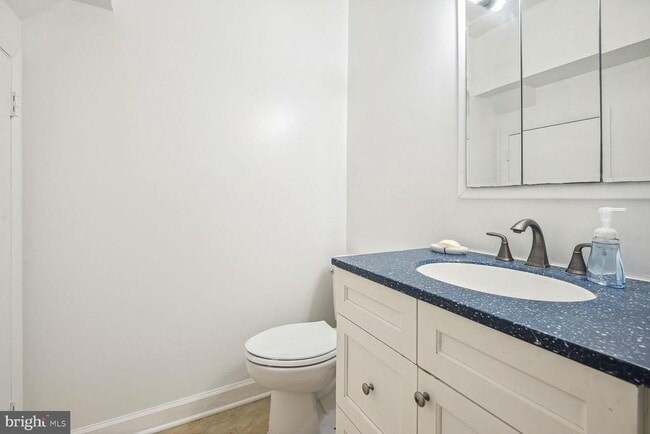 Building Photo - 1635 Valencia Way