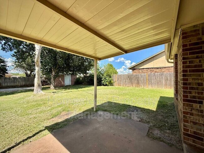 Foto del edificio - 5813 SE 10th St