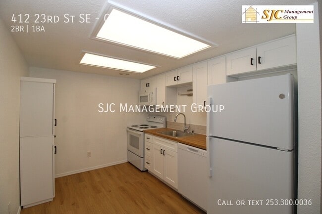 Building Photo - 412 23rd St SE