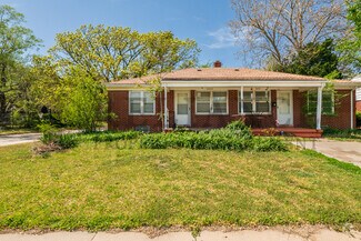 Building Photo - 2053 S Old Manor Rd