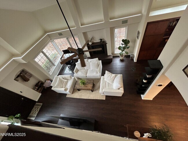 Foto del edificio - 655 E Riverview Cir