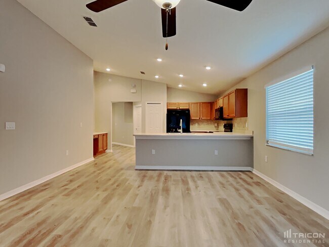 Foto del edificio - 921 Kingfisher Dr