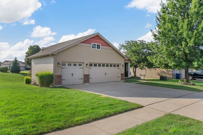 Foto del edificio - Spacious 3-Bed, 3-Bath Home in Wentzville