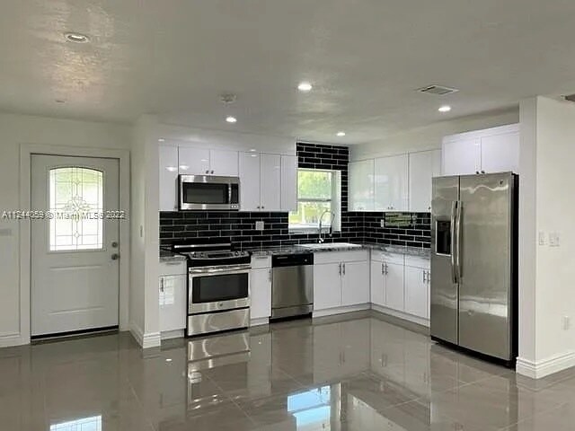Foto del edificio - 961 NW 200th St