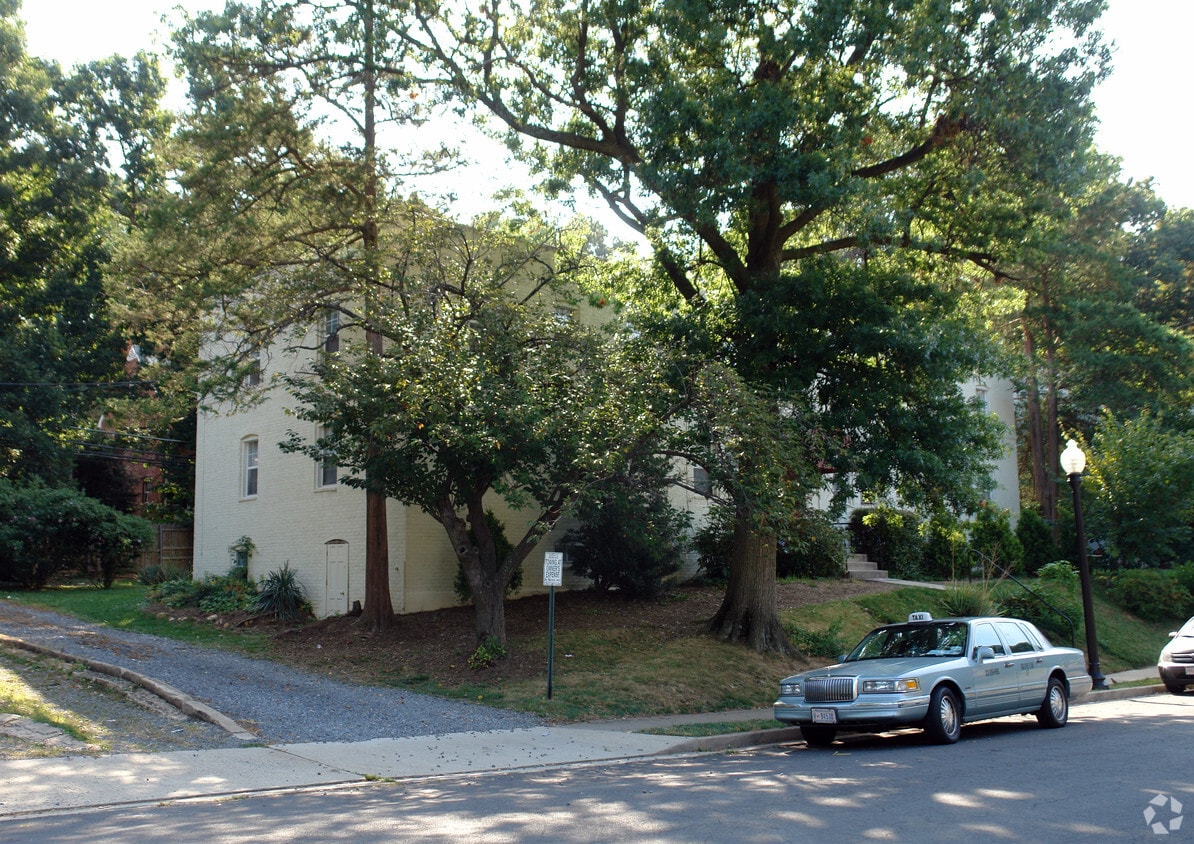 Building Photo - 1131 N Kensington St