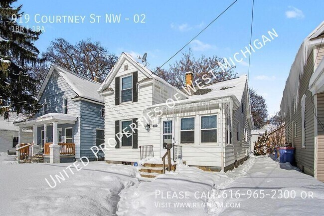 Foto del edificio - 919 Courtney St NW