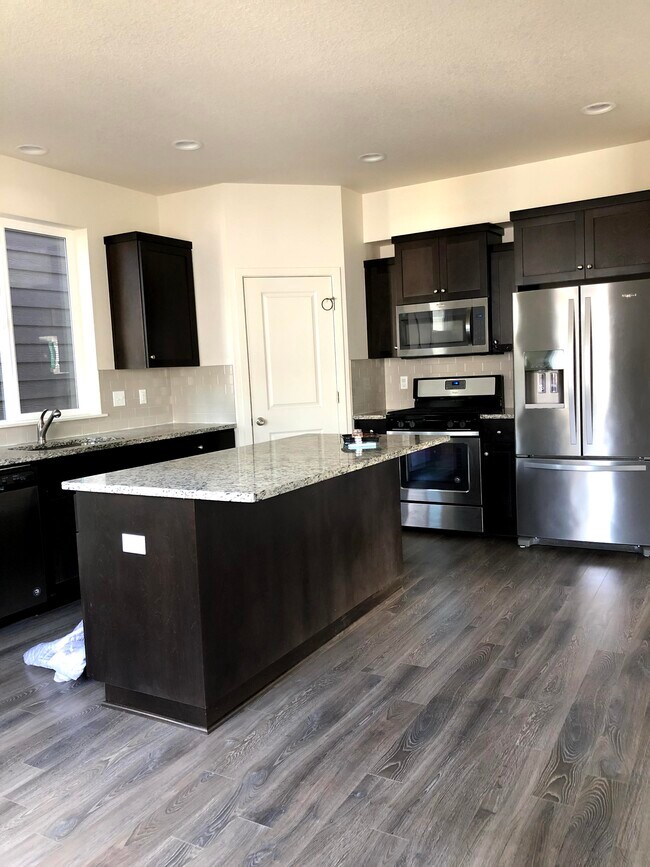 Building Photo - 5273 SW Freya Ter