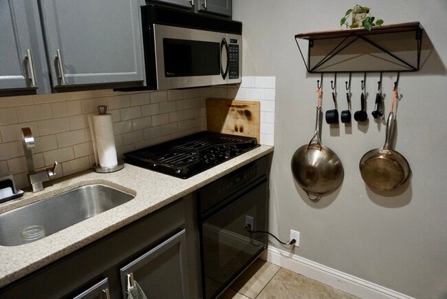 Building Photo - 2802 NE Ocker Dr