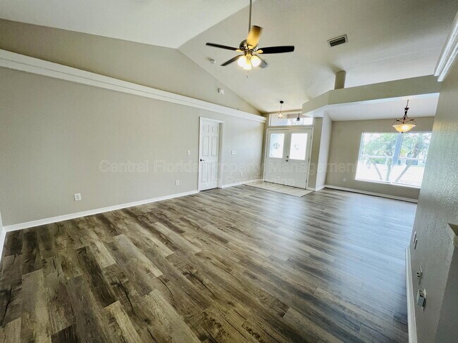 Foto del edificio - 1514 Sunset Village Blvd