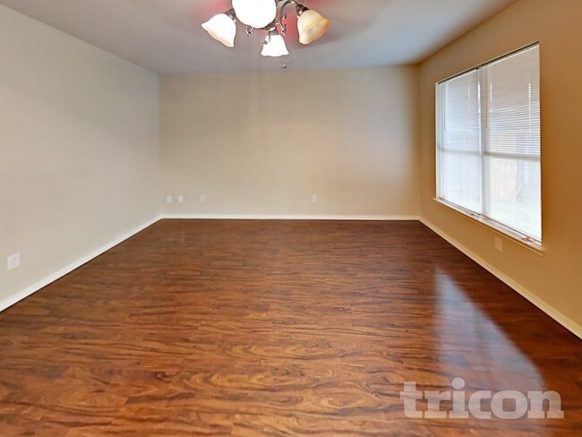 Foto del edificio - 410 Crosby Village Dr