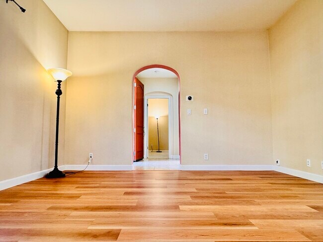 Foto del edificio - 2652 Basswood Dr