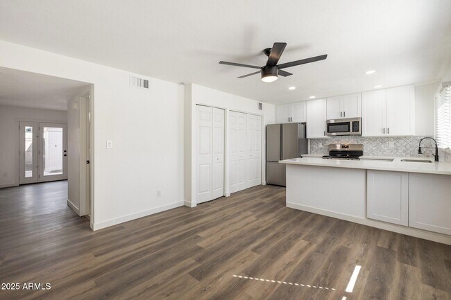Foto del edificio - 6173 N Granite Reef Rd