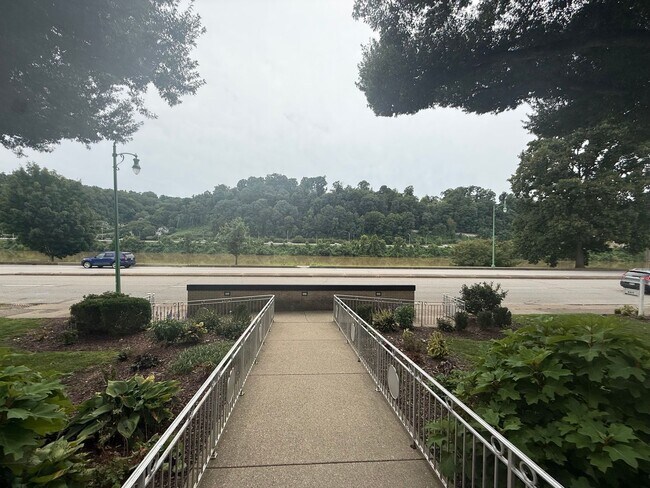 Foto del edificio - 1108 Kanawha Blvd E