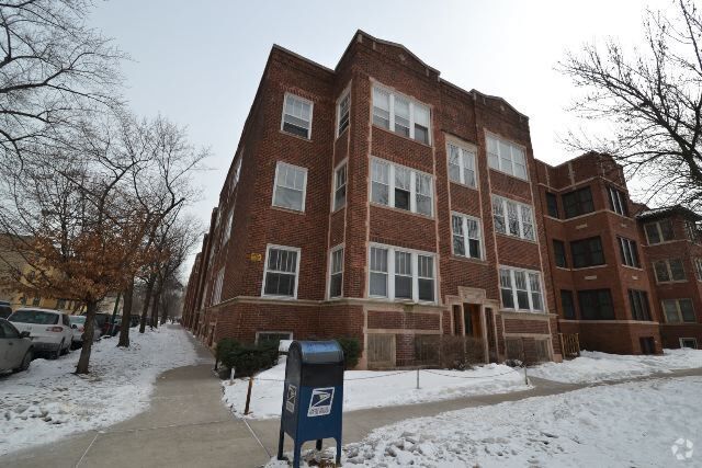 Building Photo - 5023 N Winchester Ave