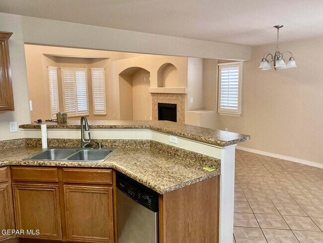Foto del edificio - 7334 Prickley Pear Dr