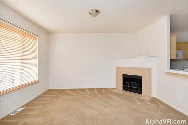 Building Photo - 17241 SW Pleasanton Ln