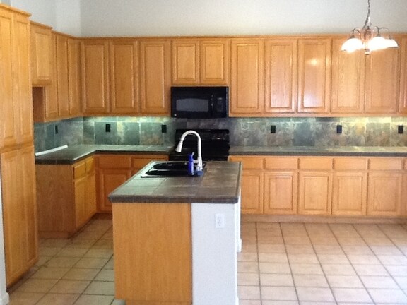 Building Photo - 3400 Creek Bed Ct