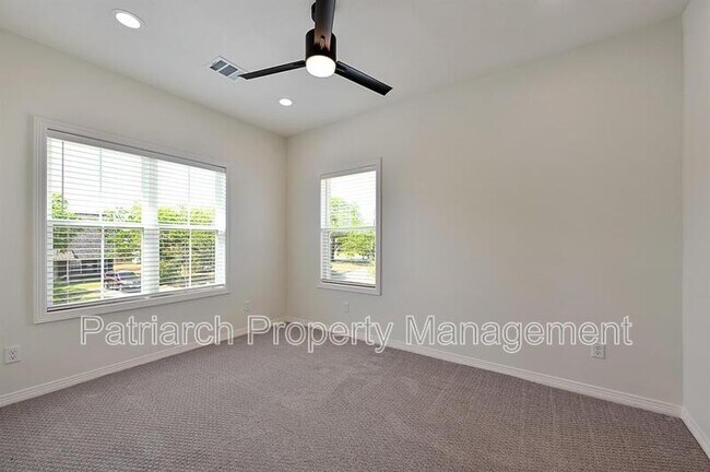 Foto del edificio - 420 Edward St