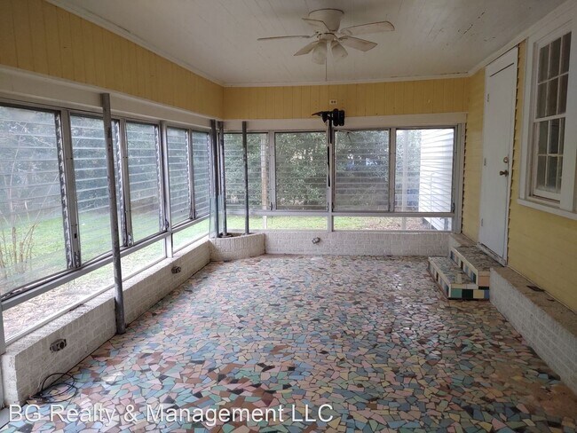 Building Photo - 2 br, 1 bath House - 303 S Guegnon