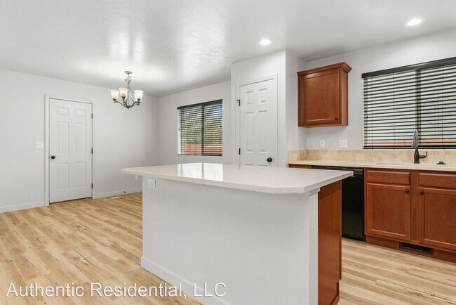 Building Photo - 4 br, 2 bath House - 131 E Ironstone Dr