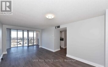 Building Photo - 5795 Yonge St