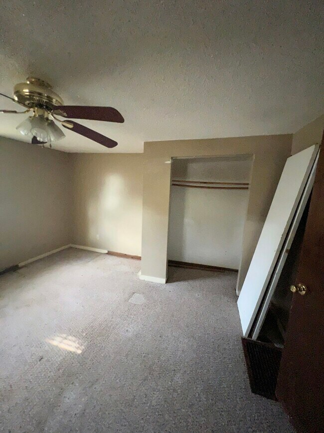 Foto del edificio - 403 E Division St