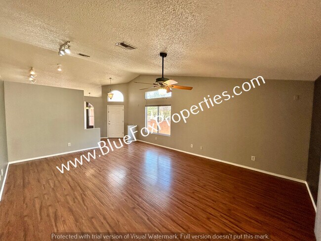 Foto del edificio - 3030 W Sawmill Spring Trail