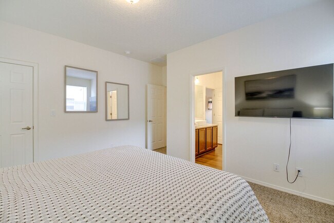 Foto del edificio - 251 San Clemente Ave NW