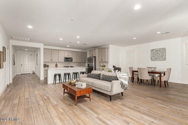 Foto del edificio - 17859 W Indigo Brush Rd