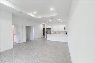 Building Photo - 873 Duplex St E