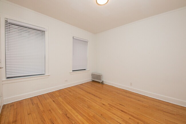 Building Photo - 1010 Hinman Ave